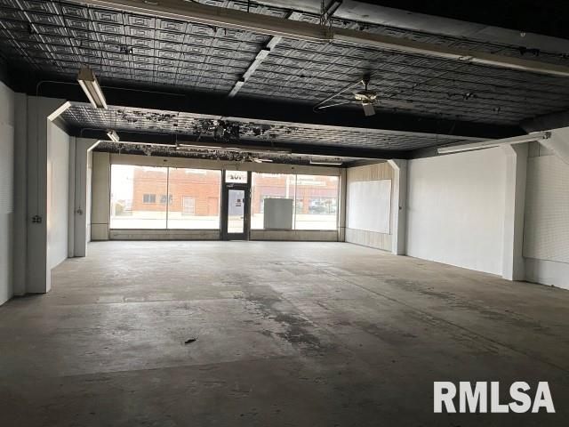 154 W Main St, Galesburg, IL 61401